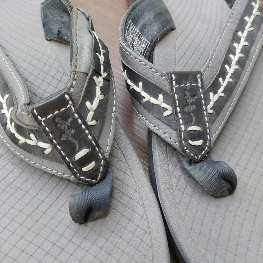 Chaco Playa‎ Women's Sandals Gray Leather Whipstitch Straps Size 7